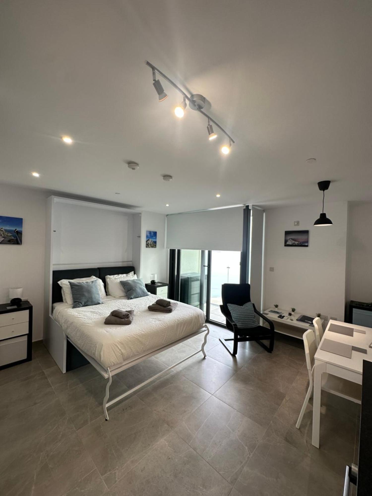 E1 Apartment High Level Sea View Gibraltar Bagian luar foto